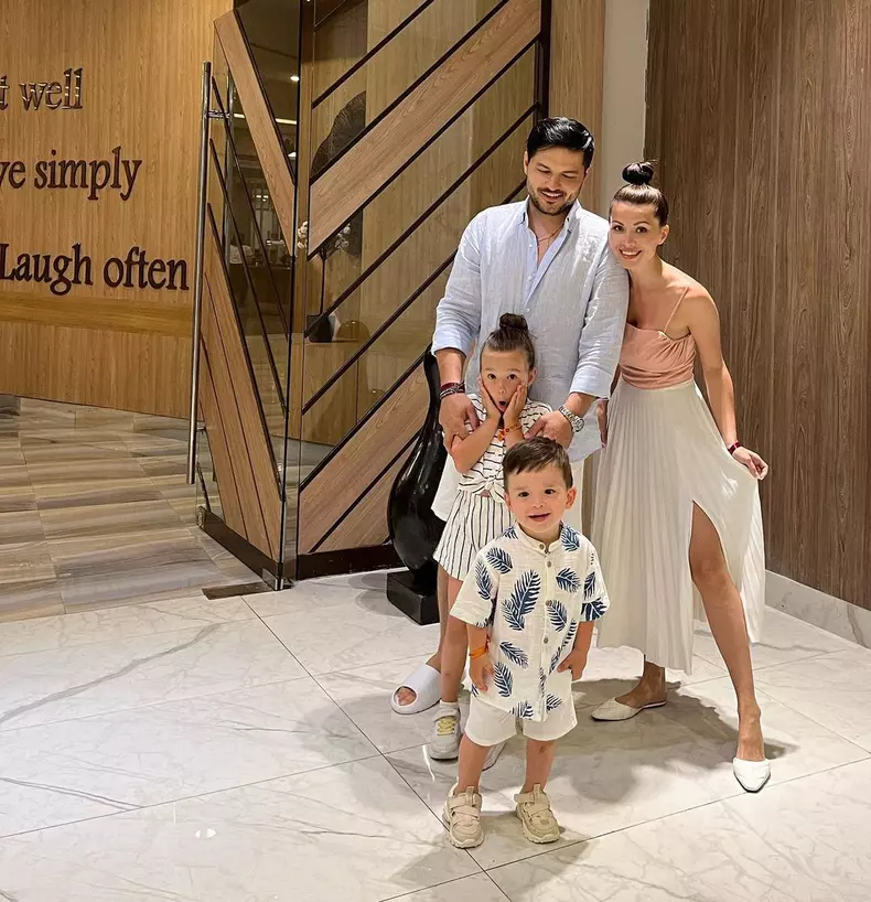 carmina-noi-detalii-despre-relatia-cu-tatal-ei-liviu-varciu.-1