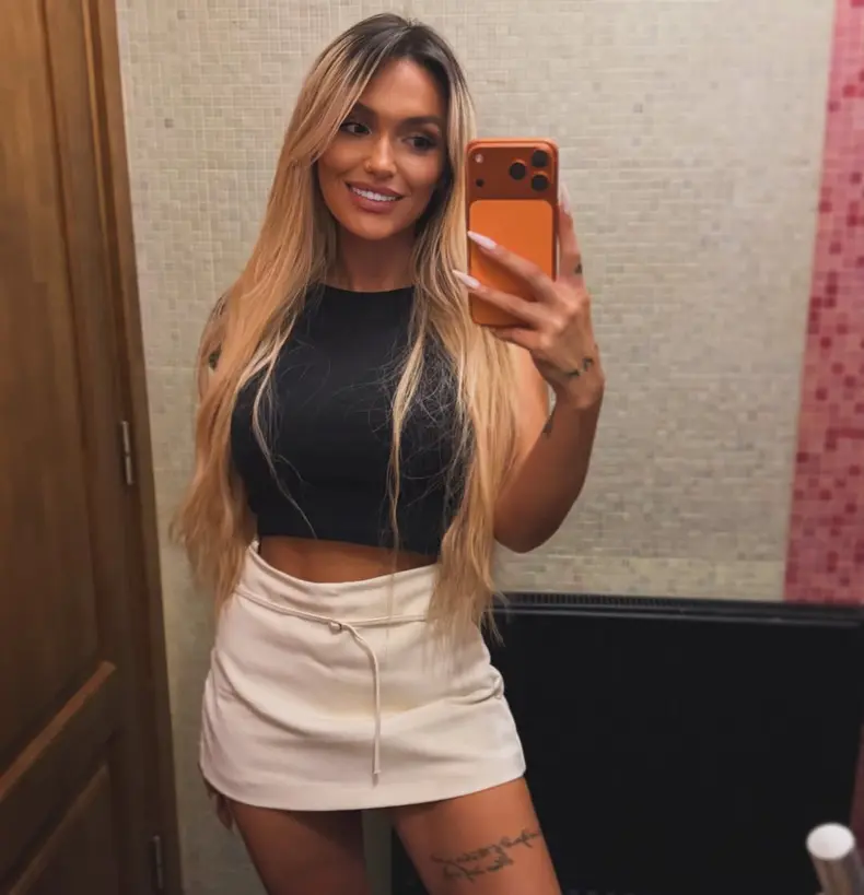 ella visan selfie