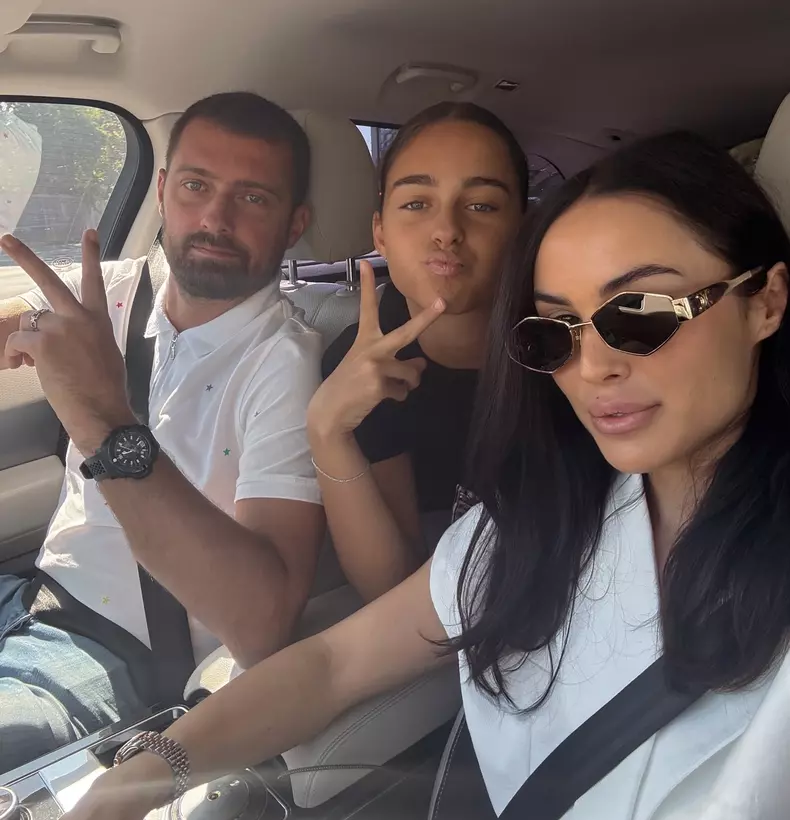 Gabi Tamaș, soția lui, Ioana, și fiica lor, Selena (2)