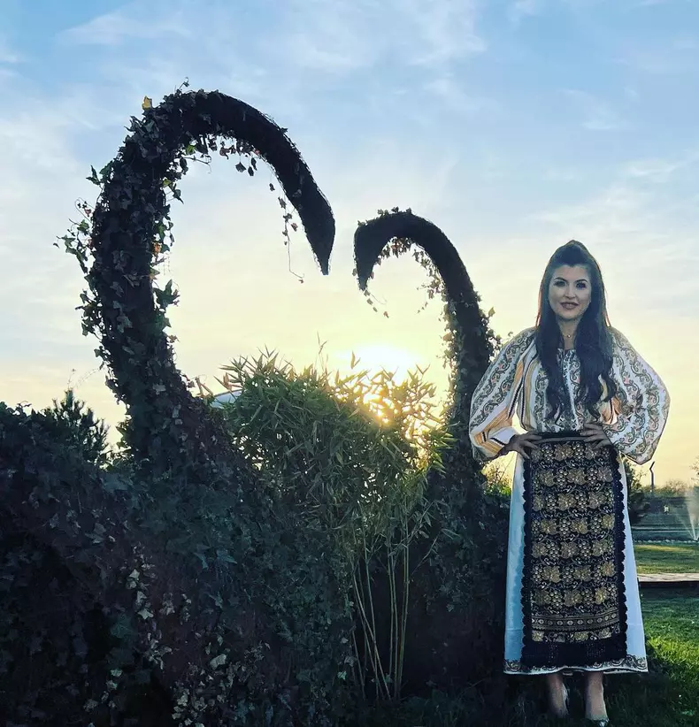 Cântăreața de muzică populară a ajuns la mănăstire. „Am avut mai mult timp de rugăciune”. Ce a făcut când a cunoscut-o pe amanta soțului ei