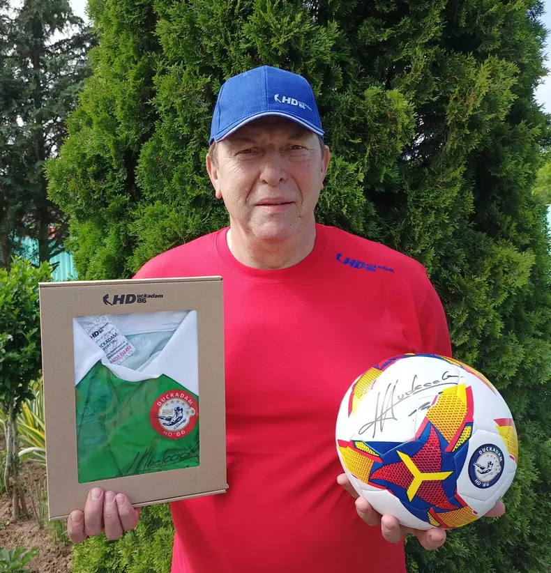 helmut duckadam in tricou rosu