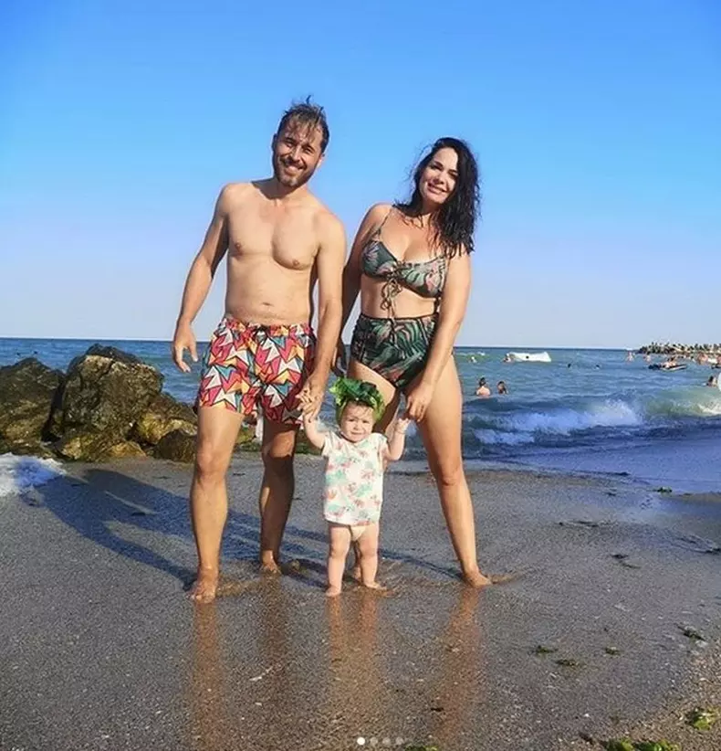 Deea-Maxer-costum-baie2