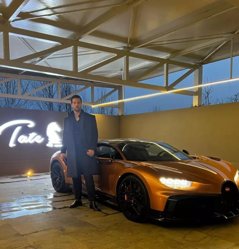 cine-sunt-tristan-si-andrew-tate-fratii-milionari-care-colectioneza-masini-de-lux-si-femei-sexy