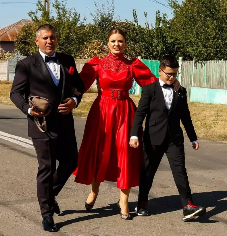 Marcela Fota impreuna cu sotul si fiul ei