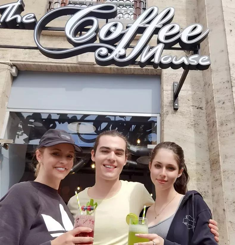 9. Andreea Marin, Radu Ștefan Bănică și Violeta Bănică