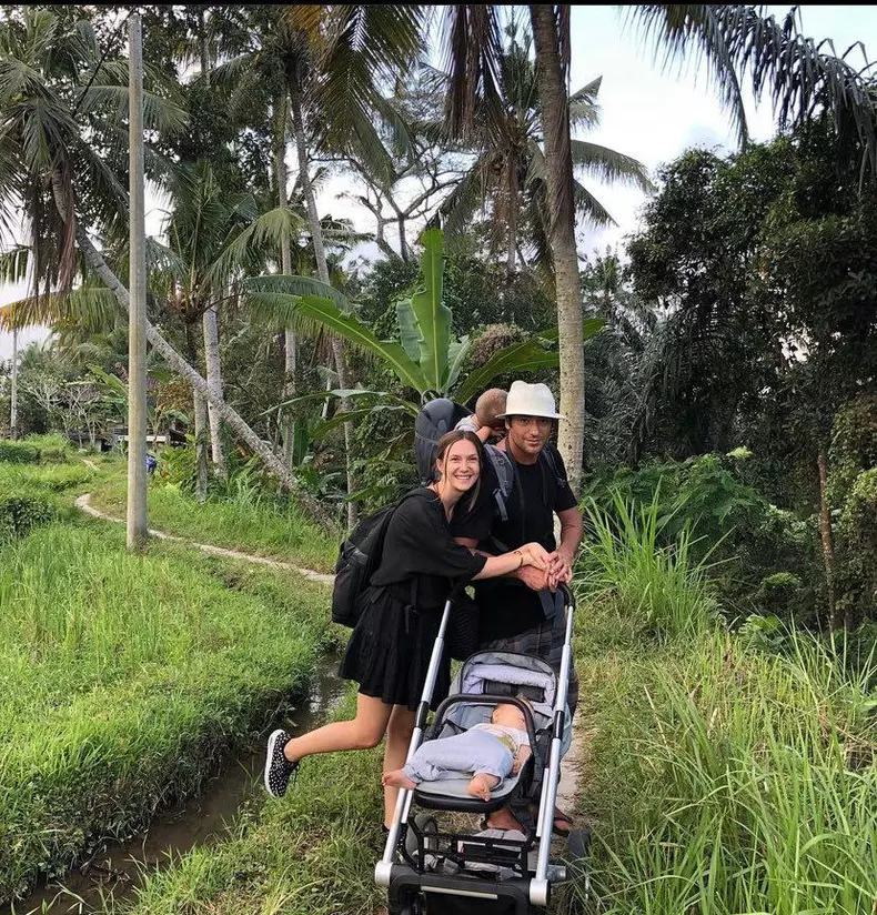 Adela si Radu impreuna cu fiul lor