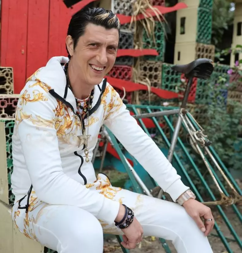 cum-arata-sotia-lui-constantin-dita-7