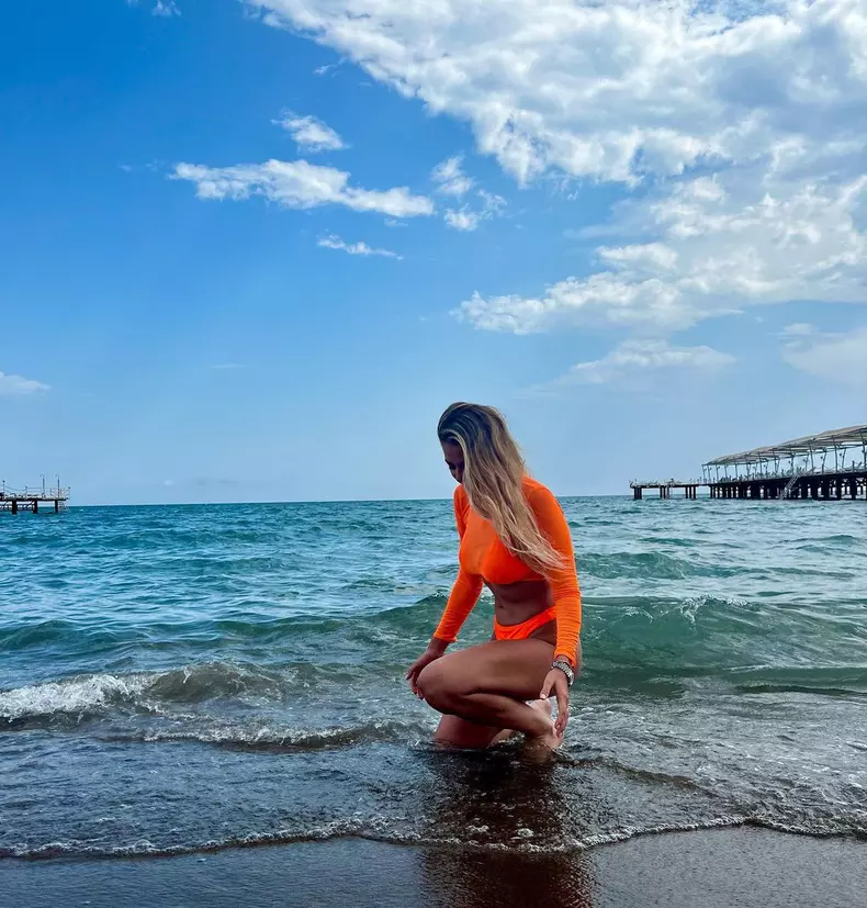 Cum-arata-Roxana-Nemes-in-costum-de-baie-dupa-ce-a-slabit-considerabil.-Cum-se-mentine-in-forma-2