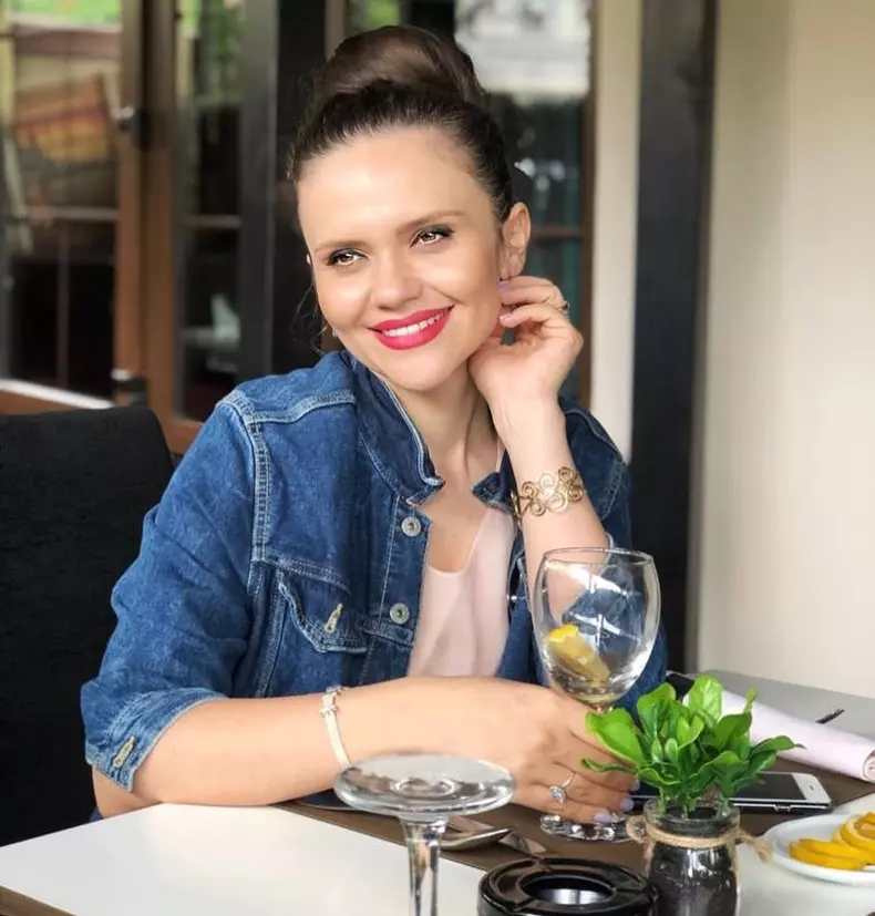 Cristina Șișcanu costum de baie (1)