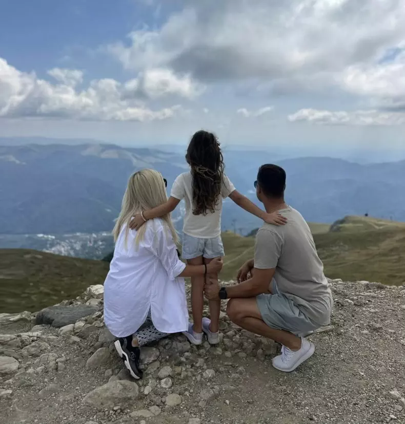 Anunțul surpriză făcut de Elena Udrea după un deceniu alături de Adrian Alexandrov. Mesajul fostei politiciene a stârnit un val de reacții