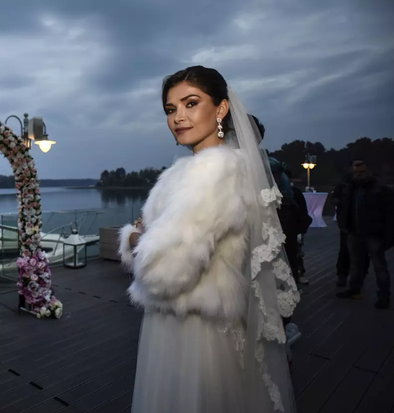 Alina Pușcaș, din nou în rochie de mireasă (4)