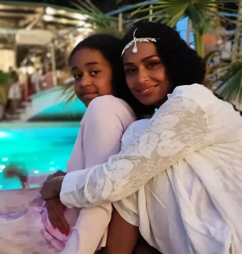 Majda-Aboulumosha-a-fost-ceruta-in-casatorie-2