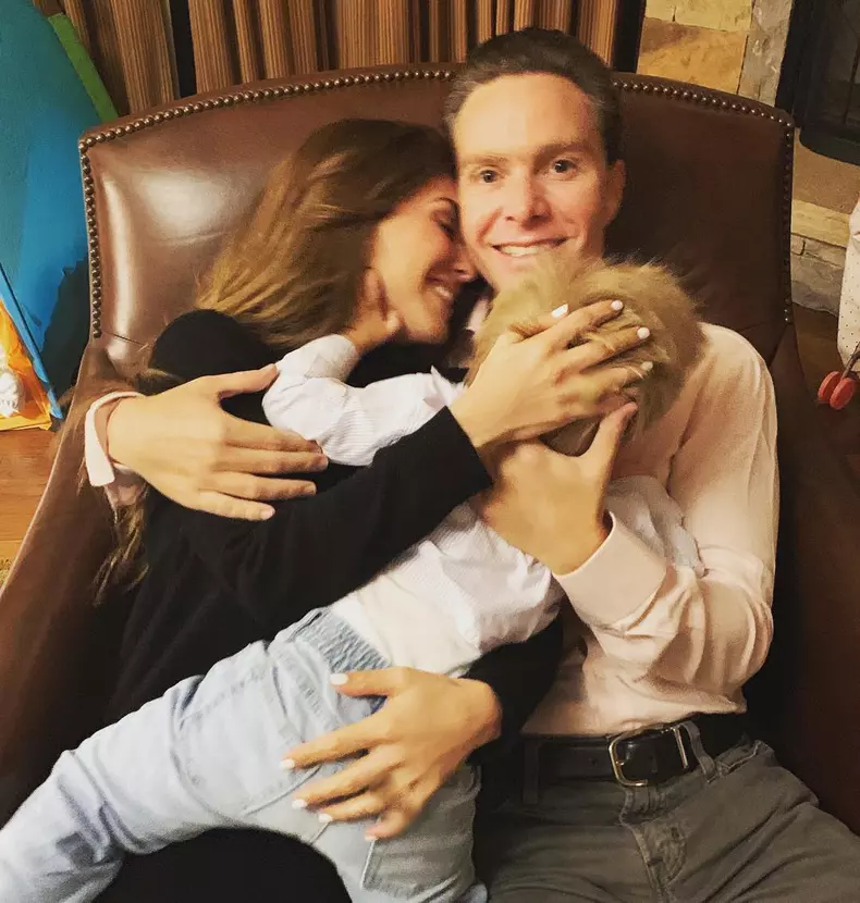Anahi, soțul și fiul ei