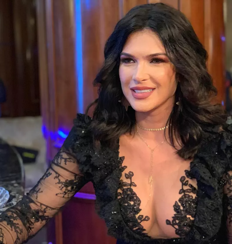 monica despre operatiile estetice