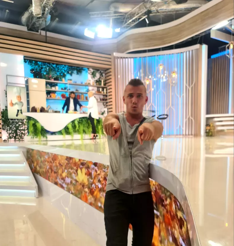 242073919_372177391158408_2098183992337707323_n