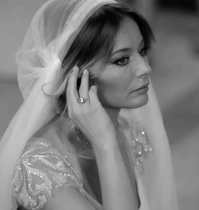 Laura Cosoi (3)