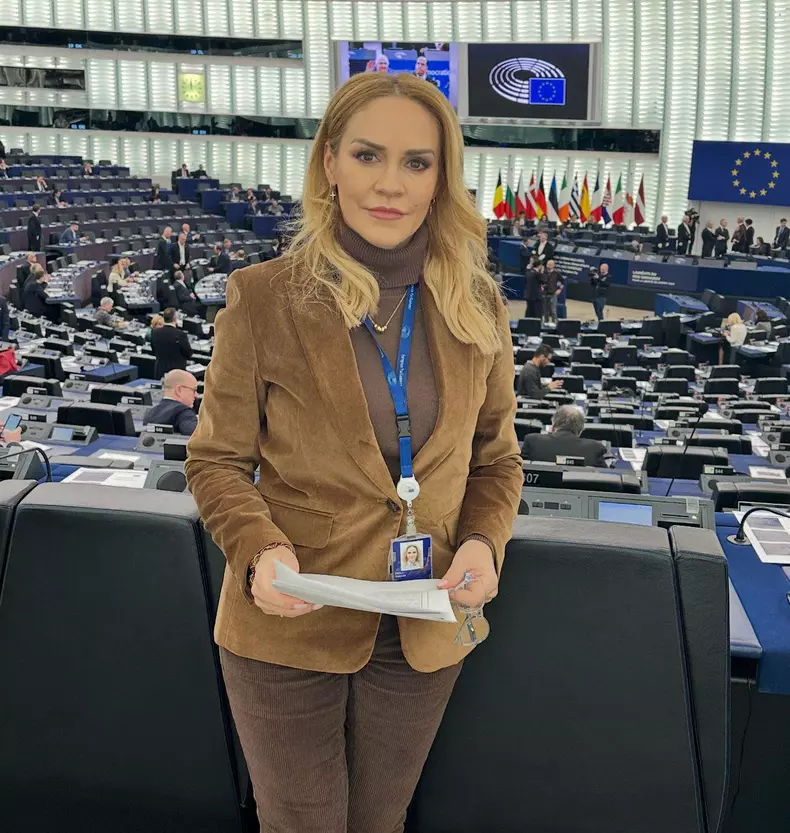 Gabriela Firea7