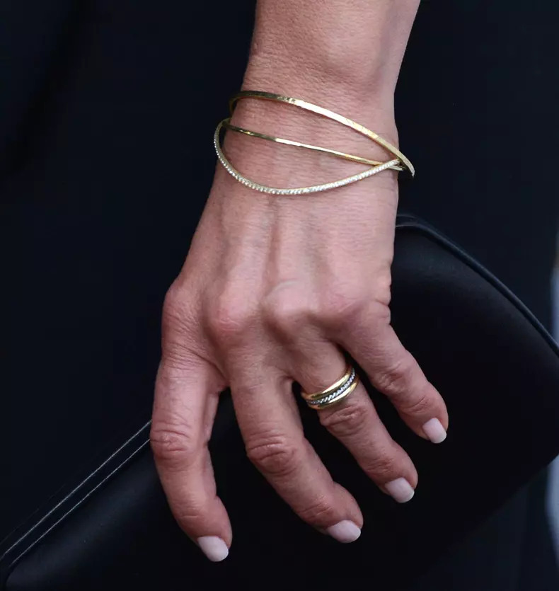 Verigheta lui Jennifer Aniston e din aur galben, cu diamante