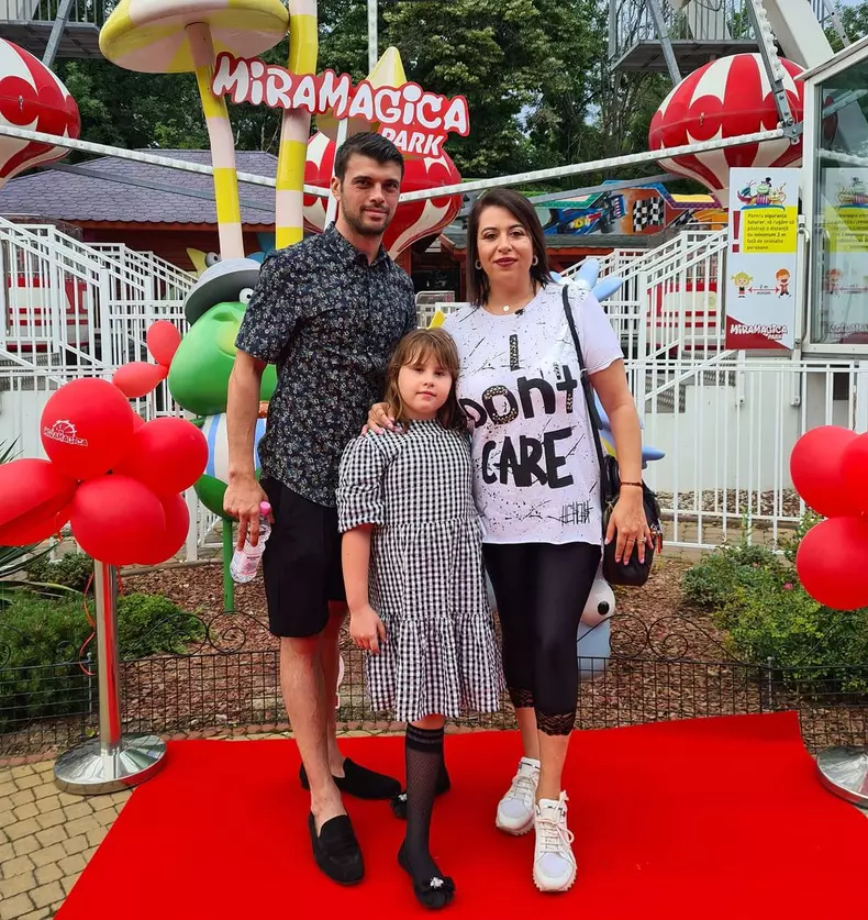 oana roman si marius elisei, impreuna cu isabela
