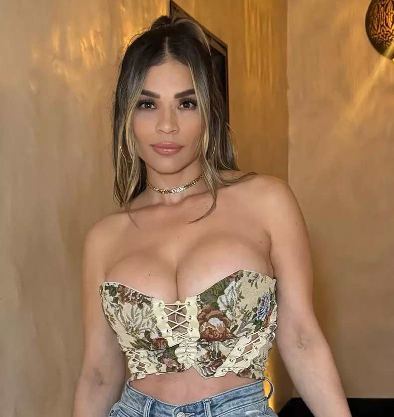 gloria zamora decolteu