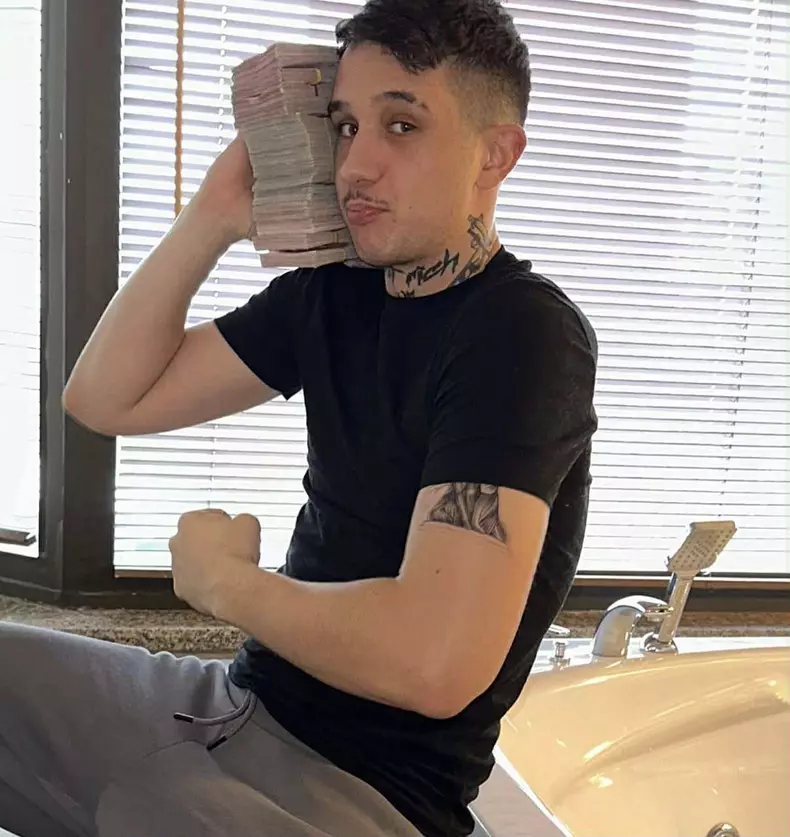 MGK trapper roman3