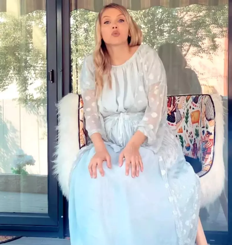 andreea-ibacka-in-ultimul-trimestru-de-sarcina-1-966x1024