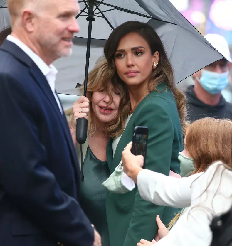 Cum au reacționat copiii Jessicăi Alba la clipul viral de pe Tik Tok în care dansează cu Zac Efron