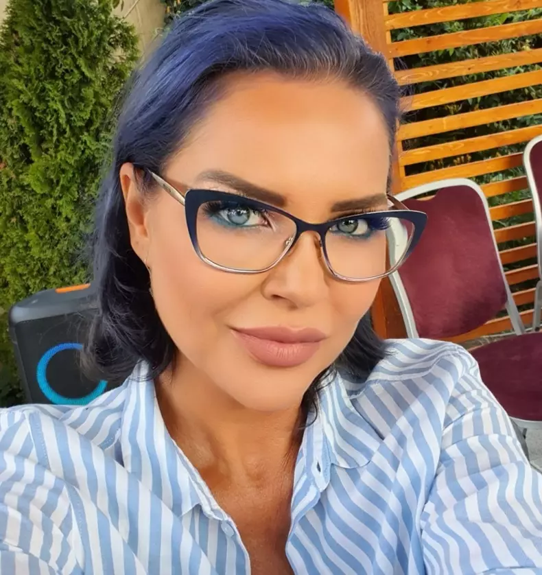 eugenia serban cu ochelari