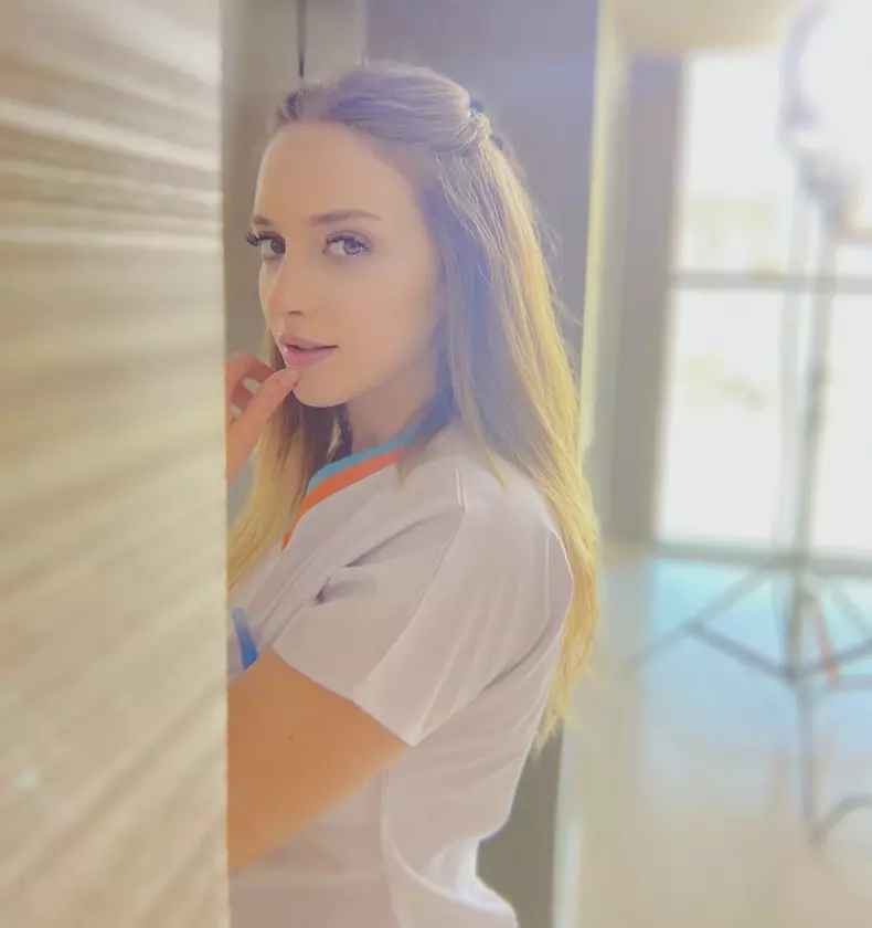 Cine este și câți ani are Hayal Köseoğlu. Cum a devenit celebră interpreta Acelyey din serialul „Doctorul minune” (8)