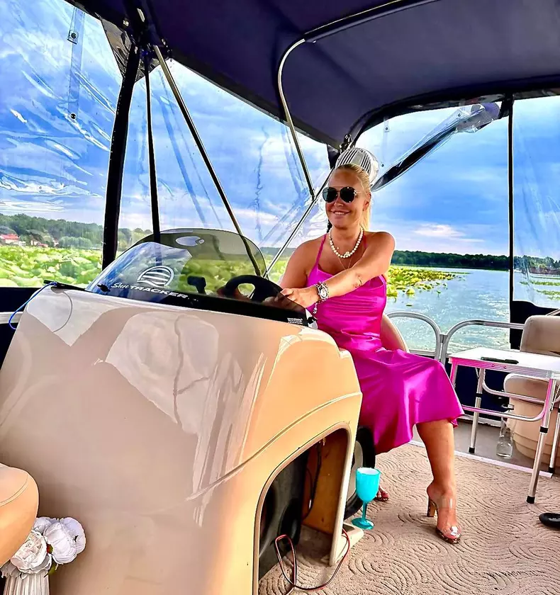 vica-blochina-intrebata-de-unde-are-bani-4