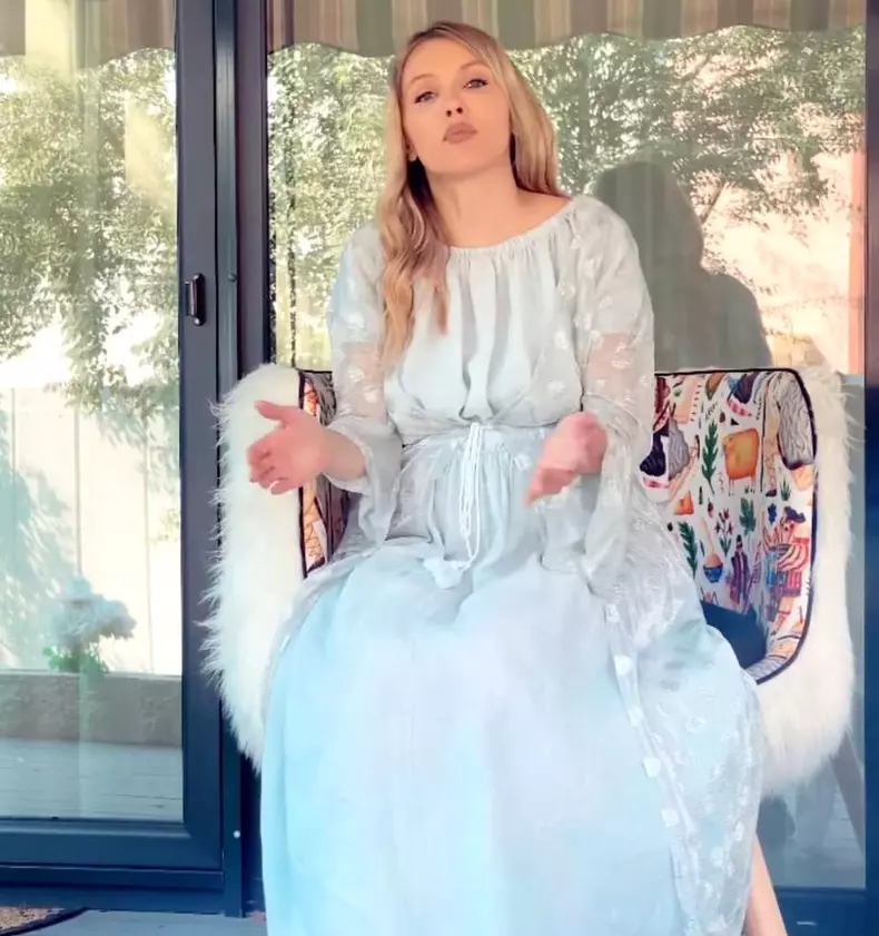 andreea-ibacka-in-ultimul-trimestru-de-sarcina-2-962x1024