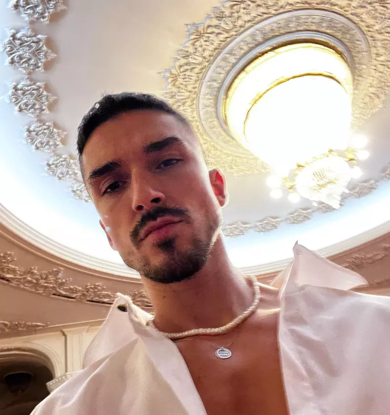 emil-rengle-si-a-cumparat-un-apartament-dar-are-planuri-mari-de-viitor.-1