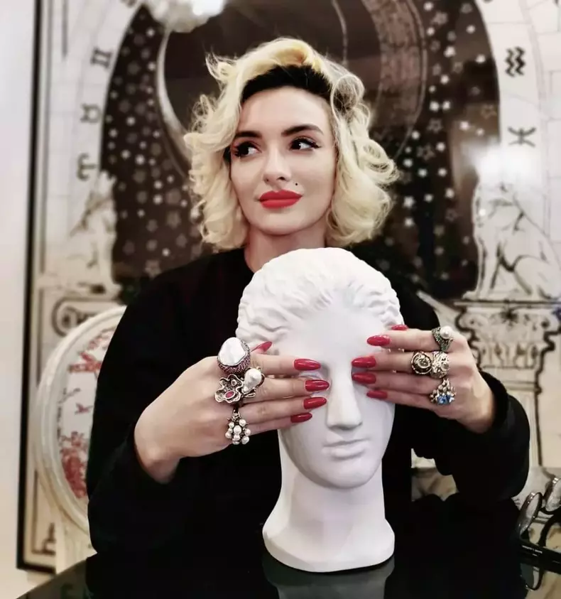 ana-morodan-emisiune-960x1024-1