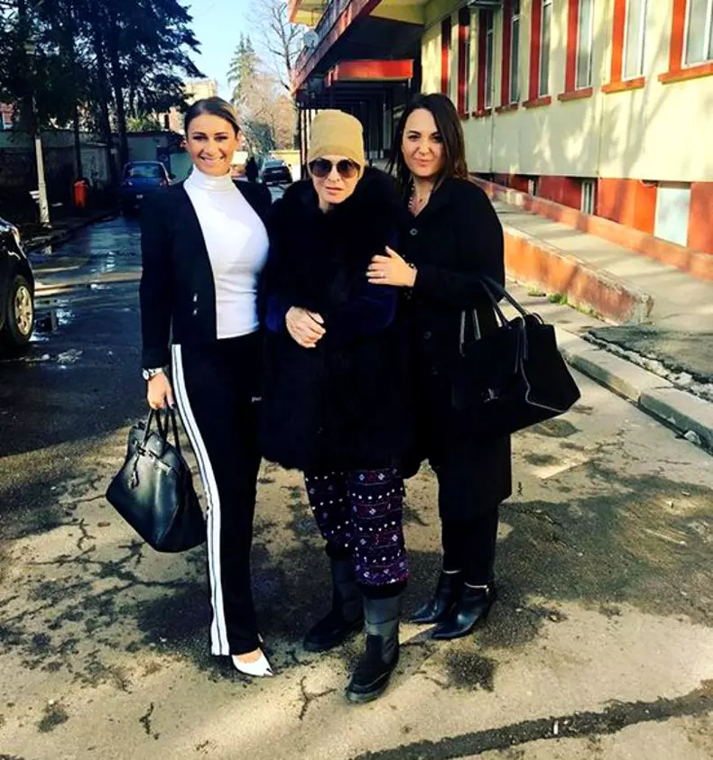 Ionela Prodan si fiicele ei