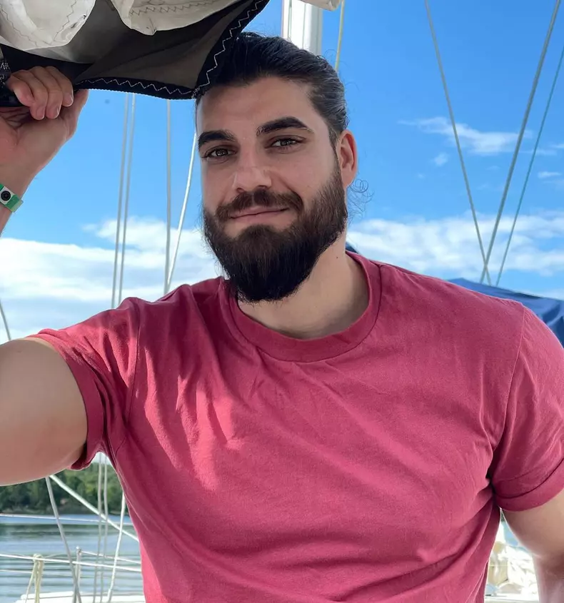 Ce face astăzi Andi Constantin, vedeta emisiunii „Burlacul” de la Antena 1