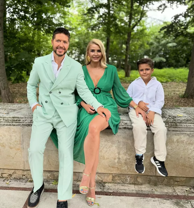 Jorge, sotia lui si fiul lor