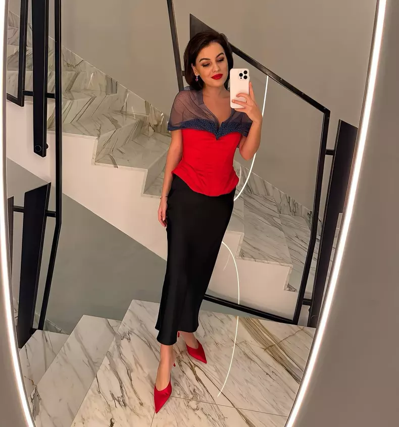 romina gingasu selfie