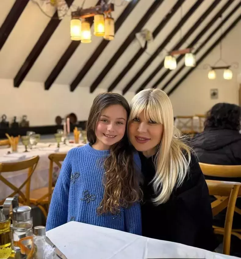 elena-udrea-si-eva-fiica-ei-5