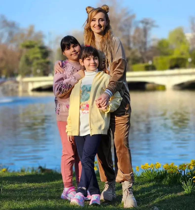 alina sorescu si fetele