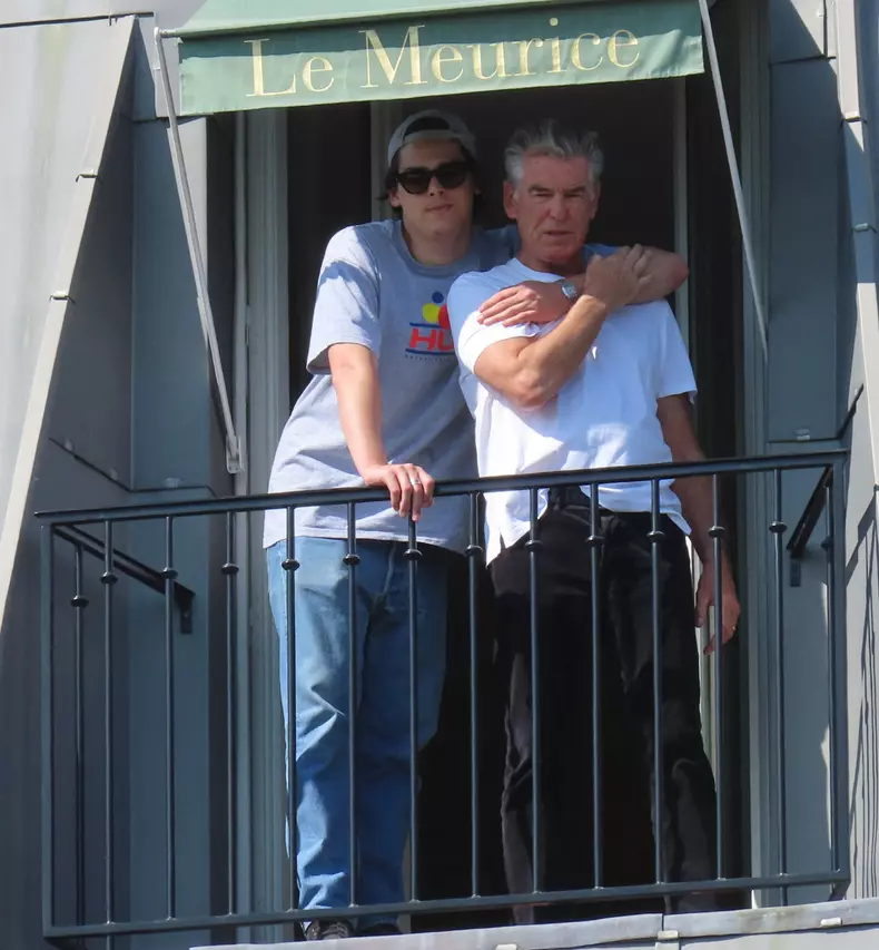 Cum arată fiul cel mic al lui Pierce Brosnan. Paris are 22 de ani și este bucățică ruptă din celebrul actor