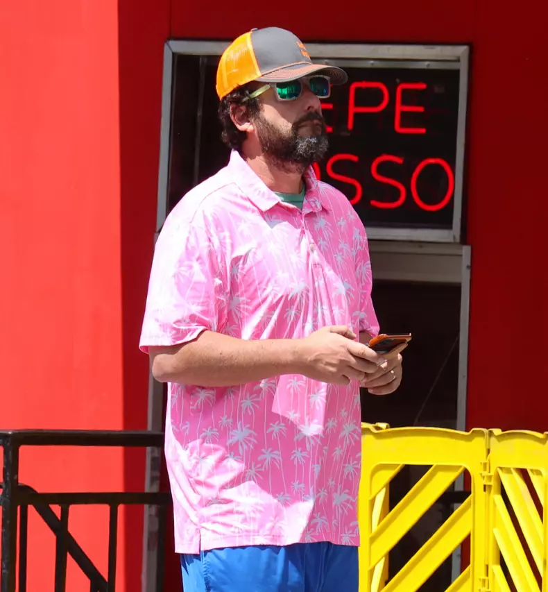 Adam Sandler nu se desparte de soție nici pe platouri. În câte filme au jucat împreună, de fapt