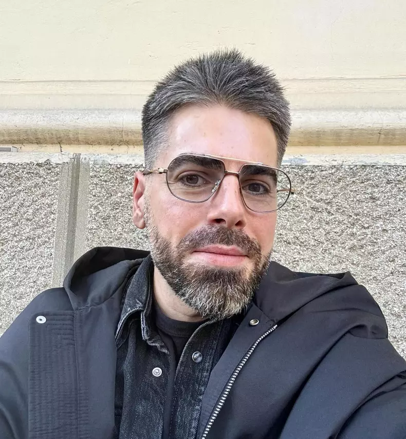 maurice munteanu cu ochelari