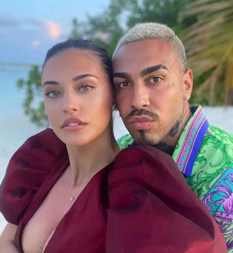 cu-ce-se-ocupa-ana-fosta-sotie-a-lui-alex-velea-5-Copy