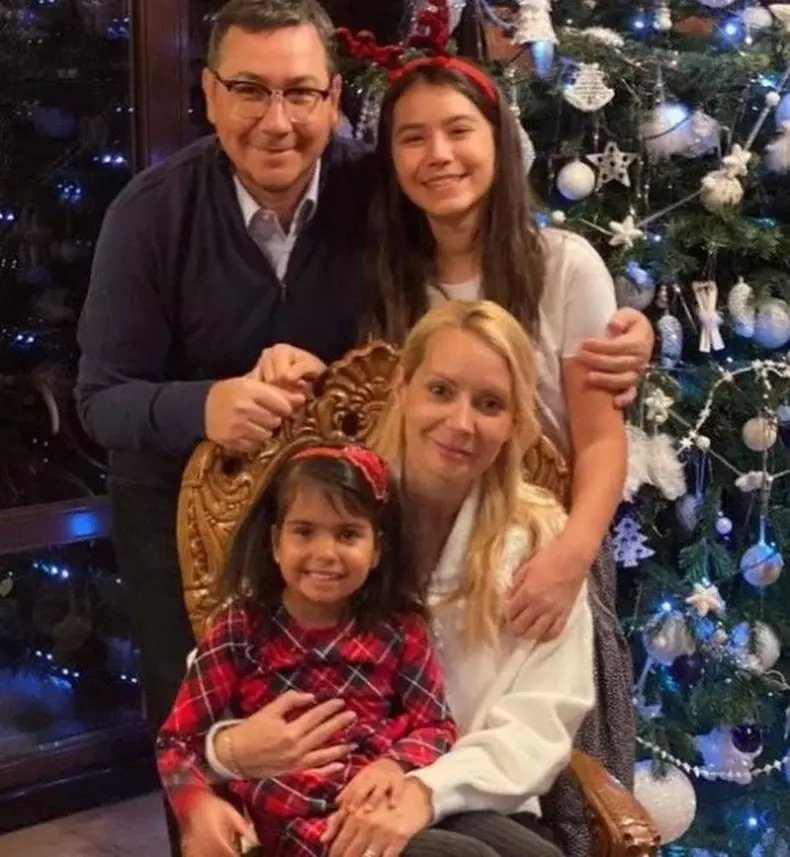 fiica-adoptata-de-daciana-sarbu-si-victor-ponta-571x620