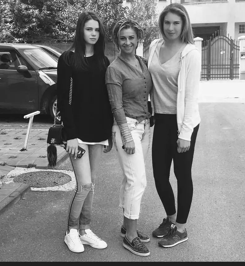 Anamaria-Prodan-si-fiicele-2