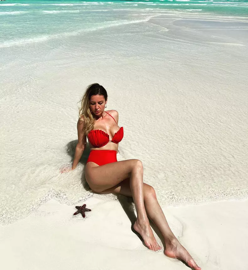 nicoleta dragne la mare