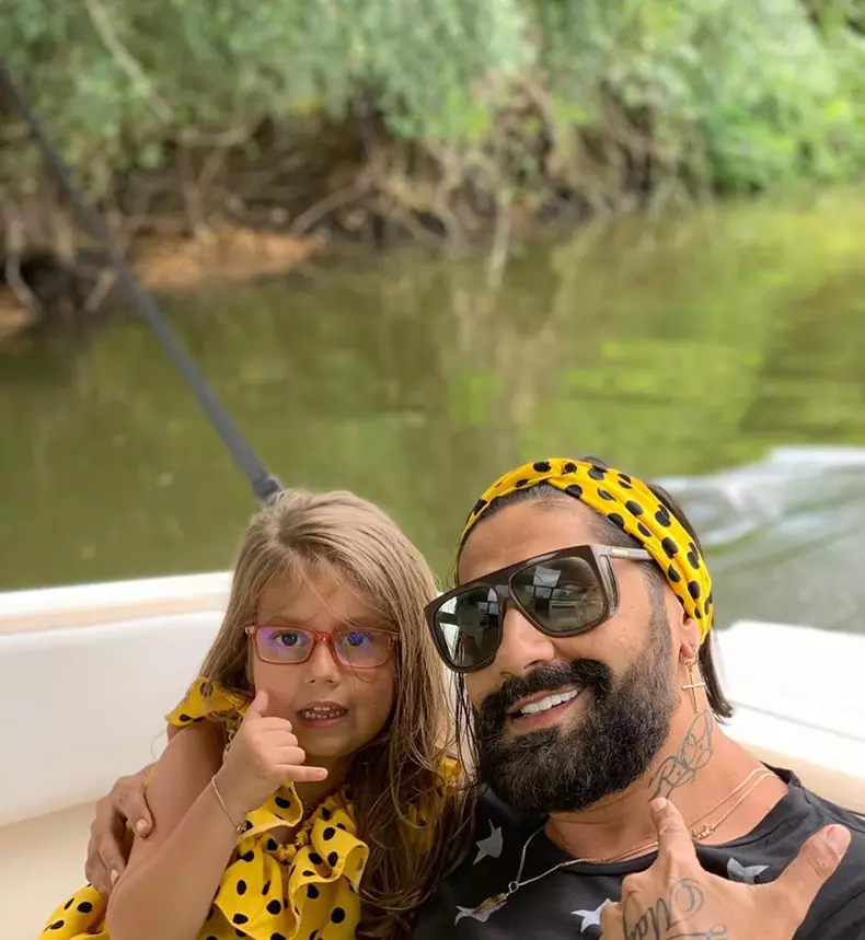 Connect-R, Misha și fiica lor au plecat în vacanță în Delta Dunării