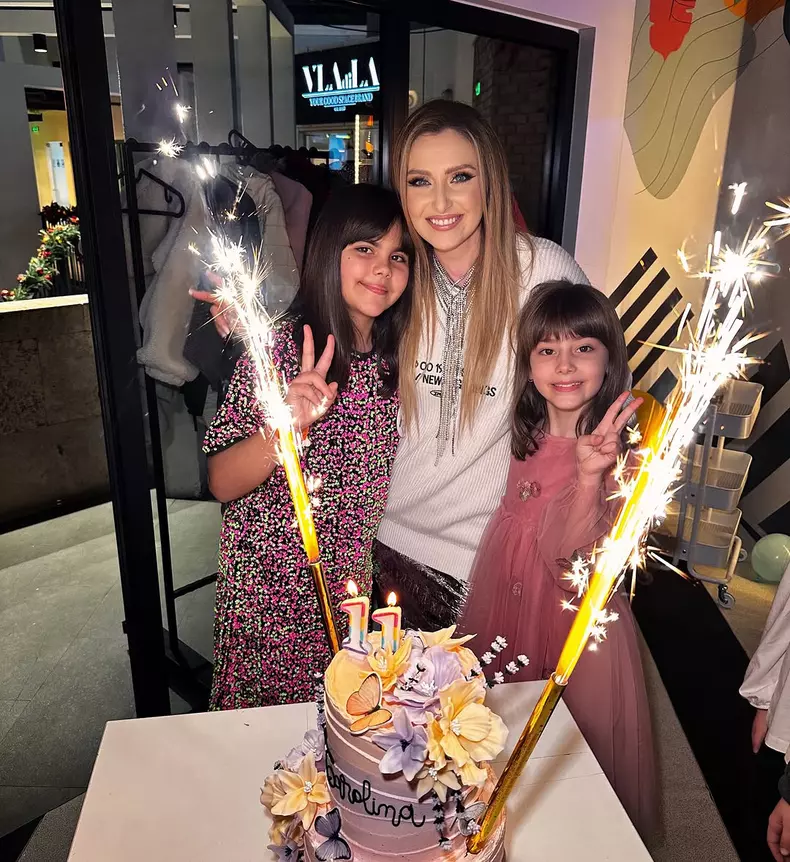 Alina Sorescu și fetițele ei (3)