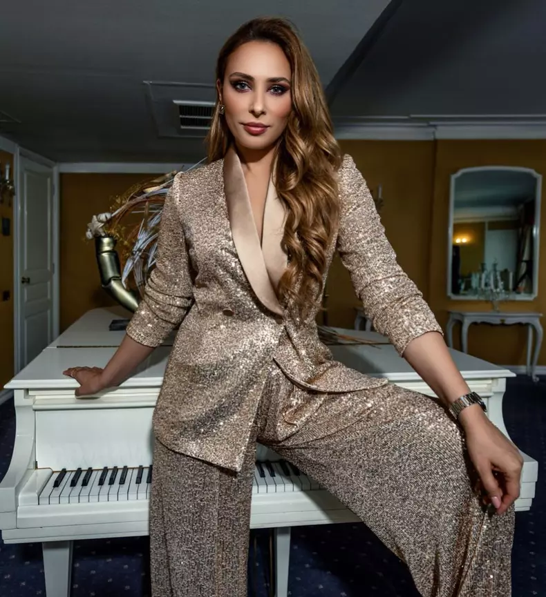 iulia-vantur-11-1