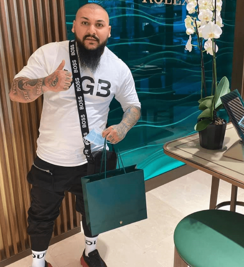 dani_mocanu_you_tube_bani-934x1024-1